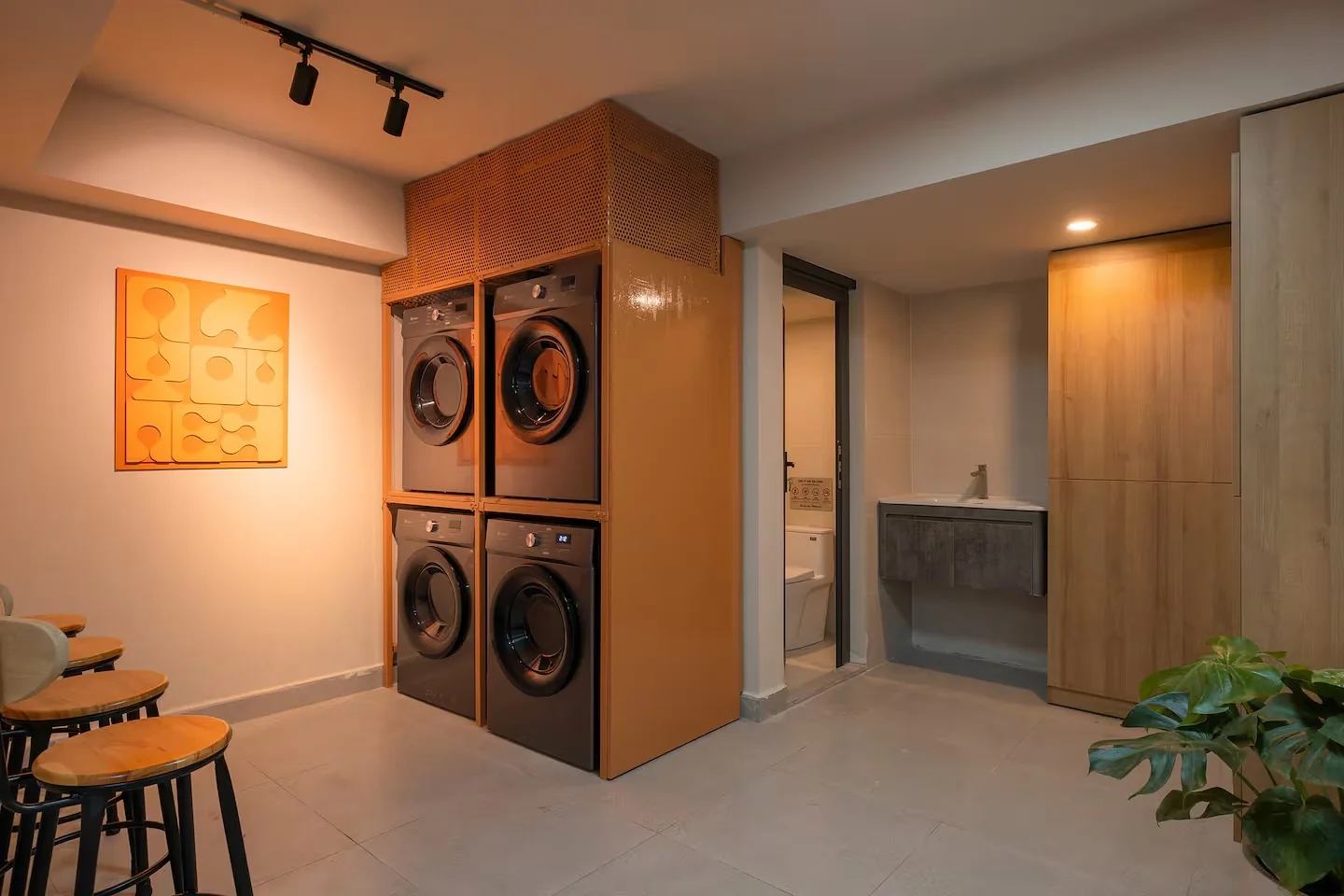 Short-stay apartment demo – laundry area
